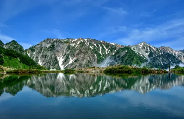 Pack Ajisai Alpes japonaises Lac de montagne dans les Alpes japonaises – voyage nature au Japon
